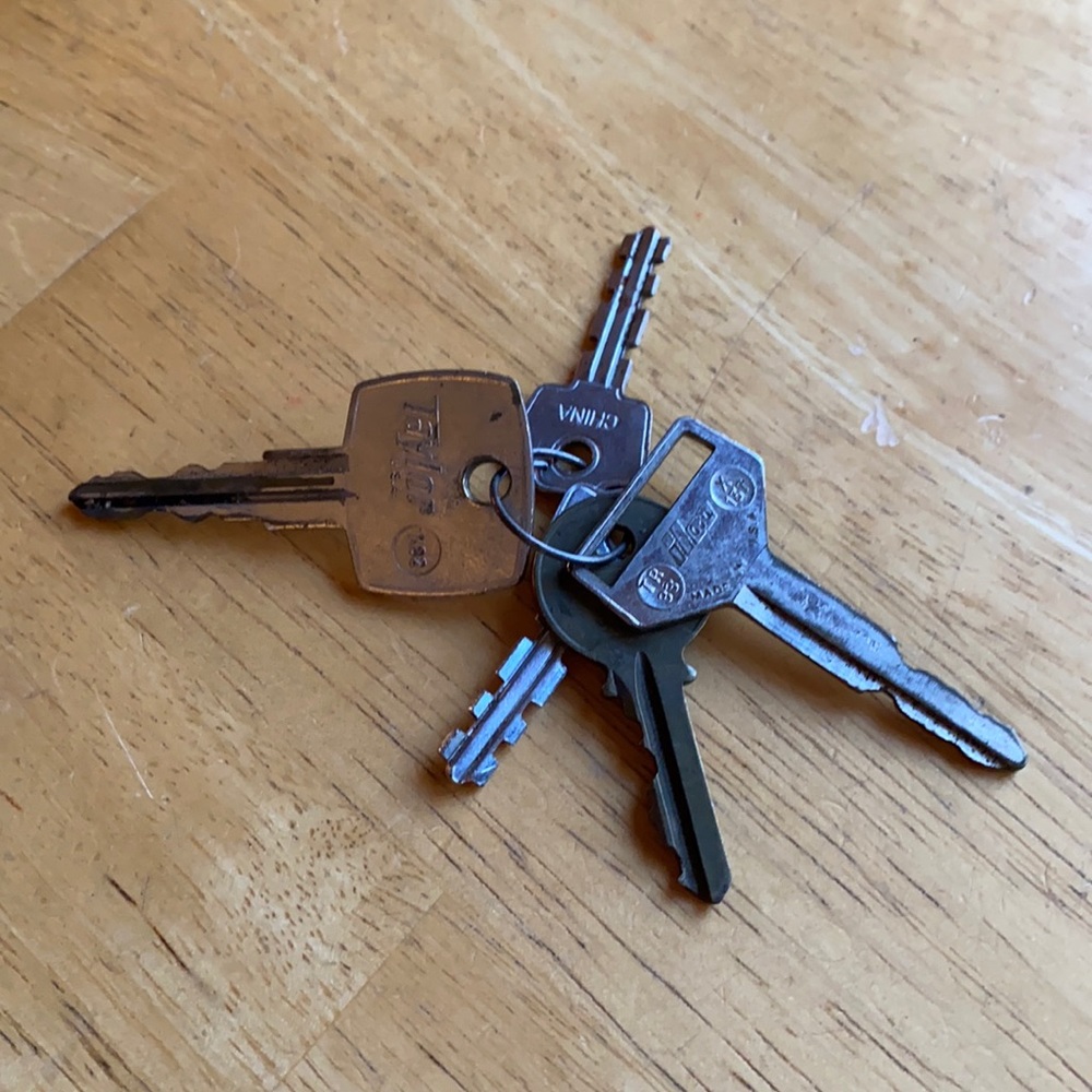 Toyota and Some key set in good condition